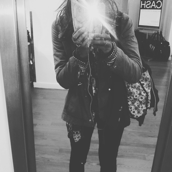 Jeans,Phone Case,Sweater - Picture 2 of 3